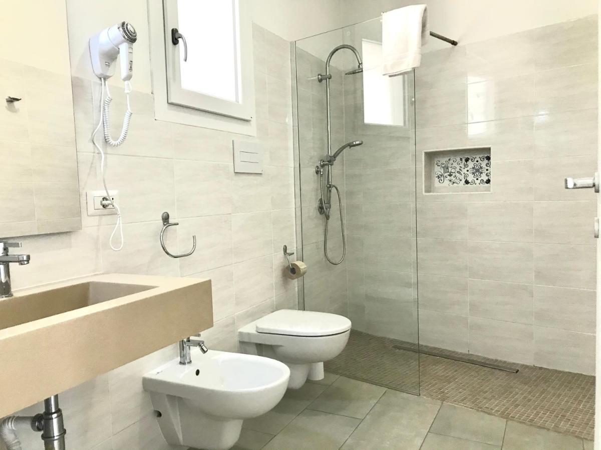Angolo Mare Apartments & Rooms 皮诺港 外观 照片