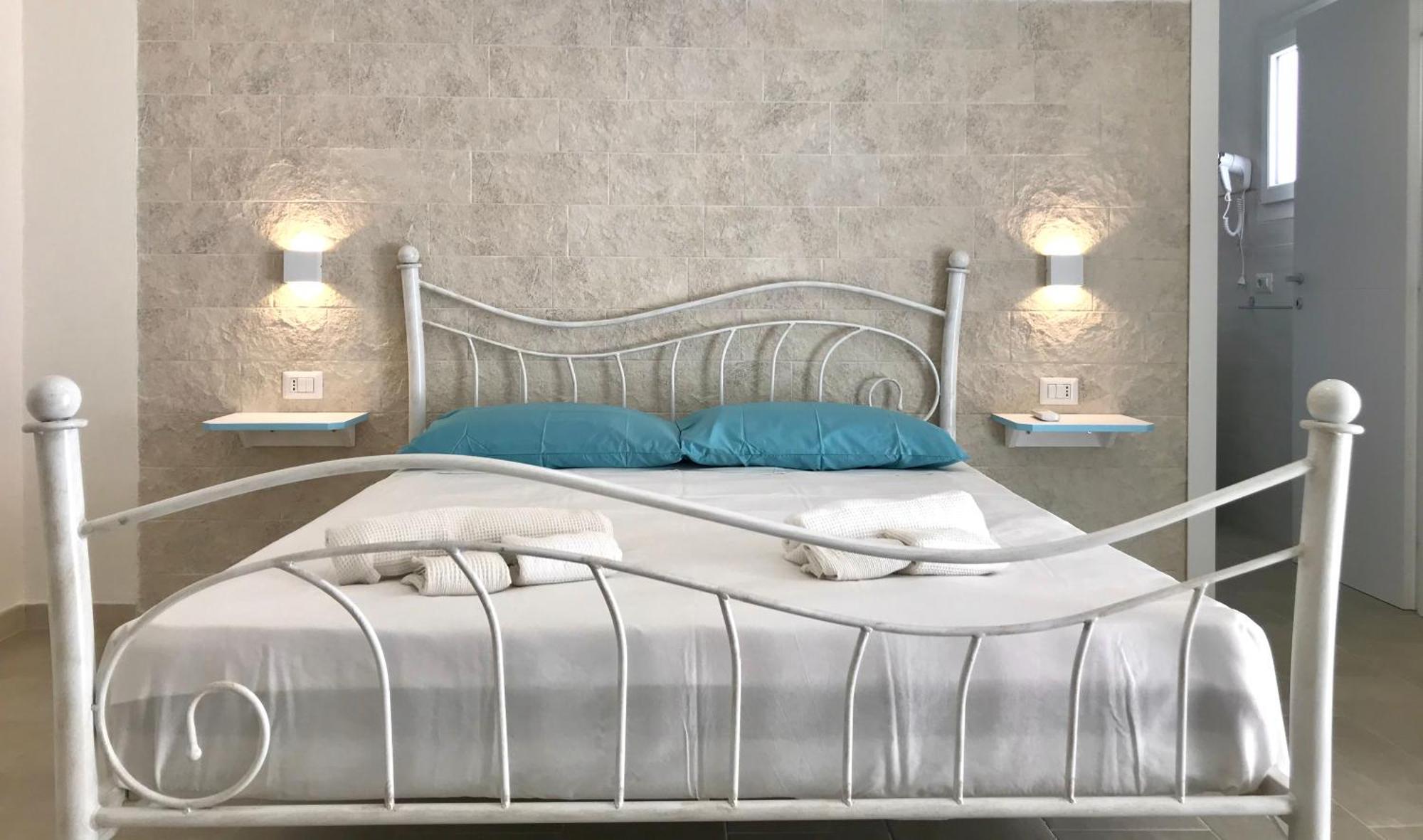 Angolo Mare Apartments & Rooms 皮诺港 外观 照片
