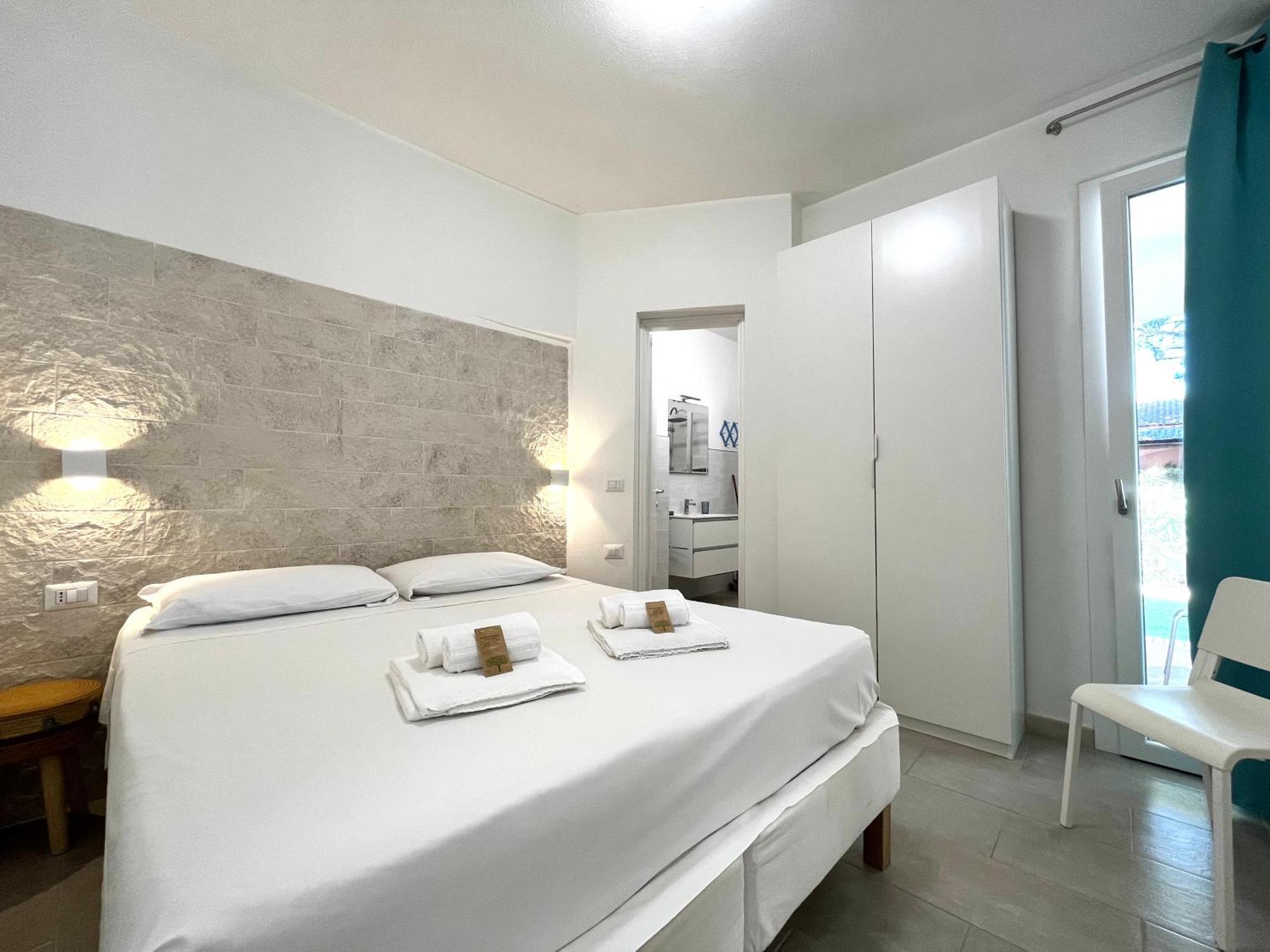 Angolo Mare Apartments & Rooms 皮诺港 外观 照片